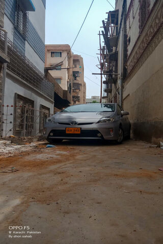 Urban Explorer: The Toyota Prius in Karachi