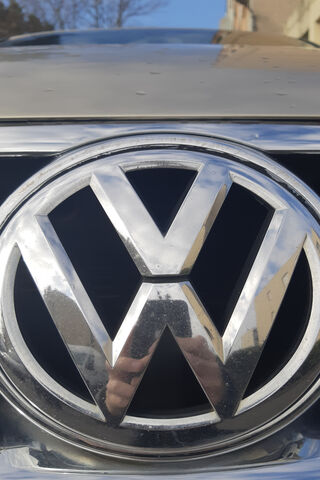 The Iconic Volkswagen Emblem: A Symbol of Innovation 🚗✨