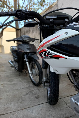 Xr vs Wave: The Ultimate Ride Showdown! 🏍️⚡