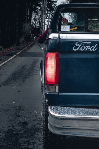 Classic Power: The 1990 F250 in Action 🚚✨