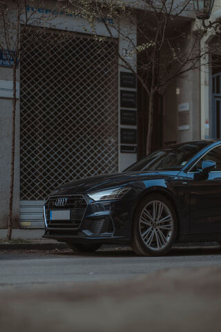 Sleek Elegance: The Audi A7 in Urban Style 🚗✨