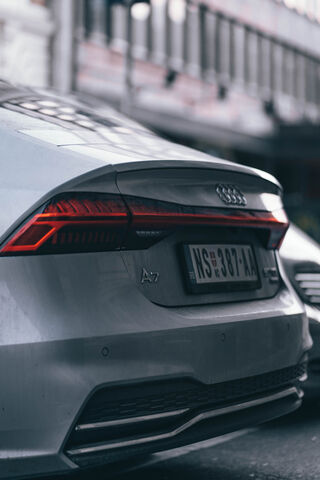 Sleek Elegance: The Audi A7 in Action 🚗✨