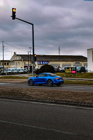 Alpine A110: A Modern Classic on the Move 🚗💨