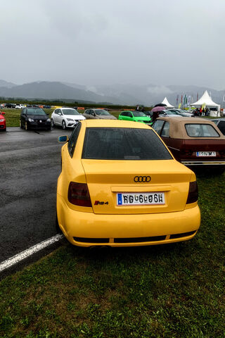The Bold Audi RS4: A Splash of Yellow in the Rain! 🌧️🚗