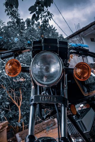 Revving Up the Classics: A Yamaha Beauty 🏍️✨