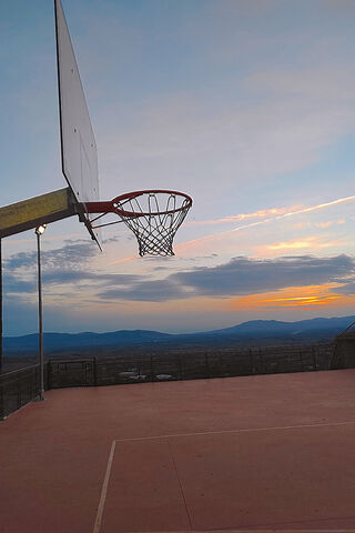 Sunset Hoops: A Dreamy Indie Court
