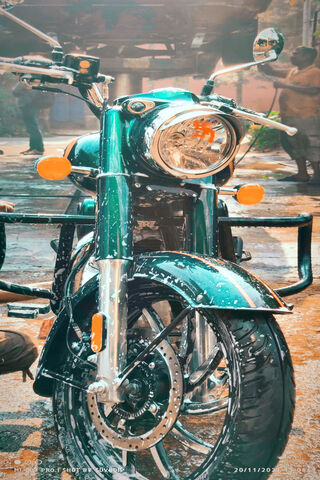 Revving Up the Classic 350: A Timeless Ride! 🏍️✨