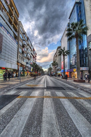 Strolling Down CADDE YOL: A Vibrant Urban Journey 🌆🚶