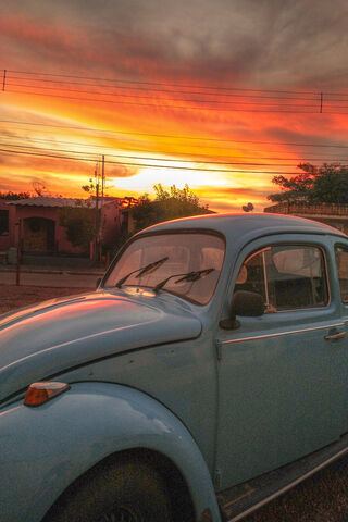 Fusca: A Classic Beauty Against a Fiery Sunset 🌅🚗