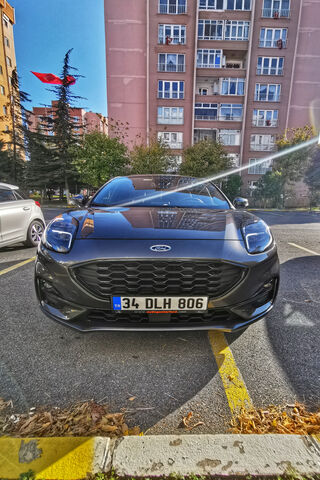 Sleek and Sporty: The Ford Puma ST-Line in Action! 🚗✨