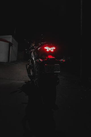Night Rider: The Honda Hornet 160R in Action 🌙🏍️