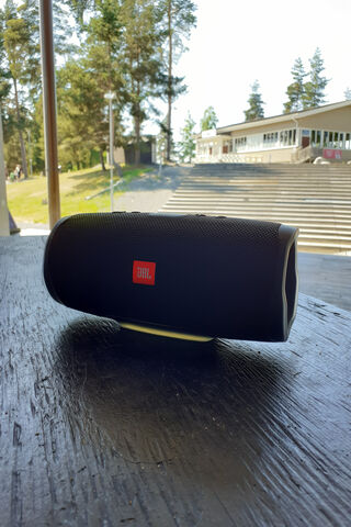 Unleash the Sound: JBL Charge 4 🎶🔊