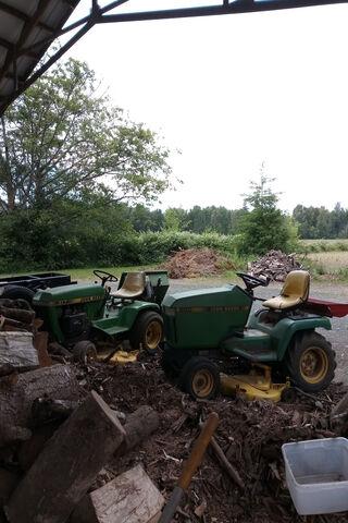 JD Lawn Mowers: The Power Behind a Pristine Lawn! 🌿🚜