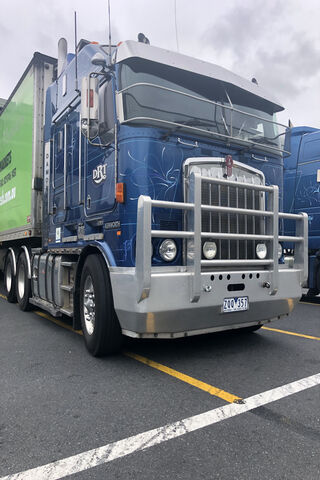 Power on Wheels: The Kenworth K104B 🚛✨