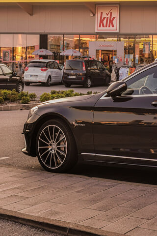 Power Meets Elegance: The Mercedes V8 Experience 🚗✨