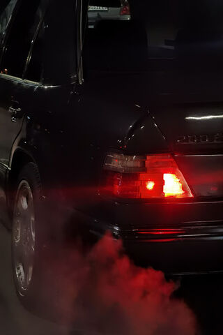 The Classic Charm of the Mercedes Benz W124 🚗✨