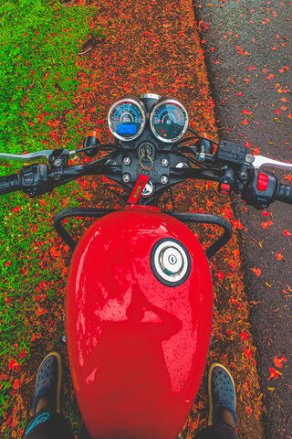 Cruising in Style: The Royal Enfield Experience 🏍️✨