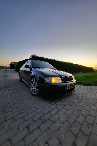 Skoda Octavia VRS: The Sporty Companion 🚗✨