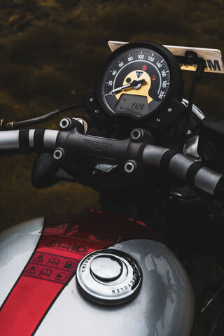 Rev Up Your Ride: The Triumph Bobber Experience 🏍️✨