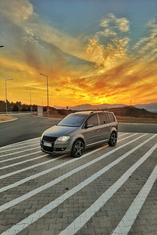 VW Touran 1T2: A Family Adventure Awaits! 🚗🌅