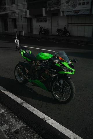 The Thrill of the ZX6R: A Green Machine