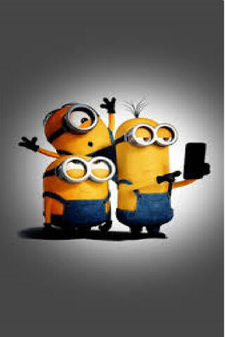 Minion Mayhem: Selfie Time! 📸