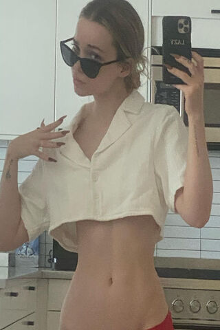 Chic and Confident: A Stylish Selfie Moment