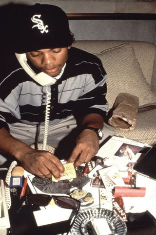 Eazy-E: The Hustle Behi..