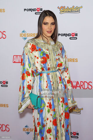 Valentina Nappi at the 2016 Awards: A Floral Elegance