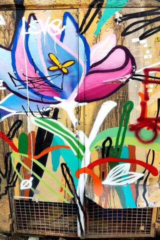 Blooming Love: A Street Symphony 🌸🎨