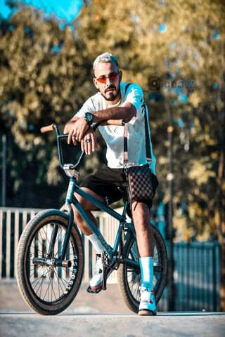 Urban Artisan: Crafting Style on Two Wheels 🚴 ✨