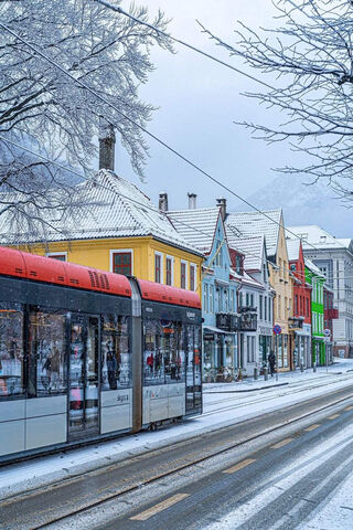 Charming Winter Streets of Bergen, Norway ❄️🏙️