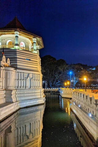 Serenity at Dalanda Maligawa: A Nighttime Reflection