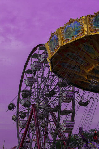 Whirling Wonders: The Roulette of Fun 🎡🎠