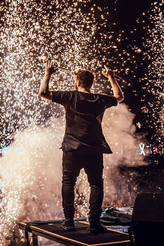 Igniting the Night: Martin GRX Live in Action! 🎉✨