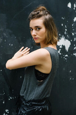 Anna Hartmann: A Portrait of Modern Elegance