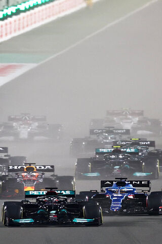 Racing into the Night: F1 Qatar Grand Prix Start 🌌🏎️