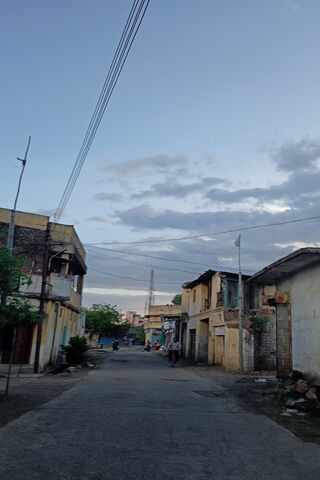 Quiet Moments in the Neighborhood 🌆