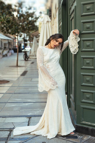 Urban Elegance: The Street Bride