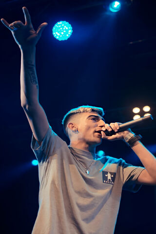 Stuart: The Rising Star of the Stage 🎤✨