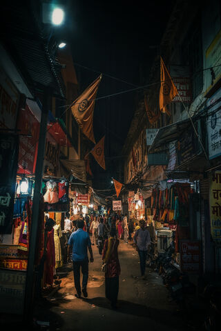 Vibrant Nights on Indian Streets 🌙✨