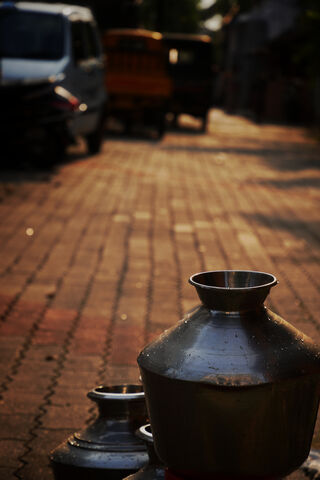 Sunlit Streets: A Glimpse of Everyday Life