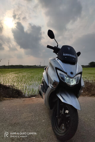 Suzuki Burgman: The Stylish Ride for Every Adventure! 🛵✨