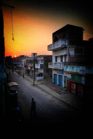 Sunset Serenity on Town Street 🌅