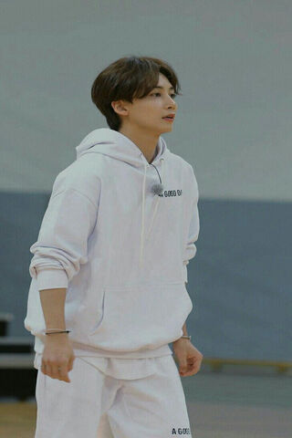 Jeonghan's Game Face: Ready to Shine! 🌟