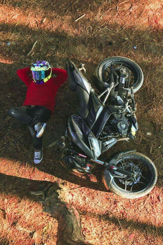 Chillin' with the Pulsar 200 NS 🏍️✨