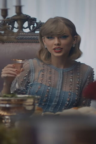 Taylor Swift's Glamorous 1989 Era 🍸✨