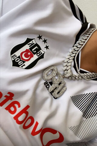 Beşiktaş Spirit: A Blend of Passion and Style ⚽✨