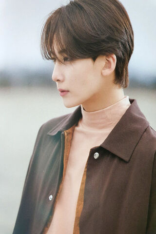 Jeonghan's Serene Moment 🌅