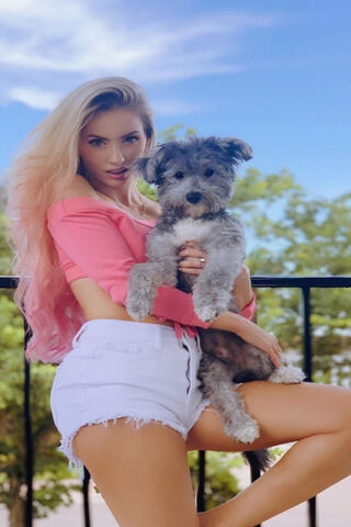 Katie Angel: A Pawsitively Charming Moment! 🐾✨